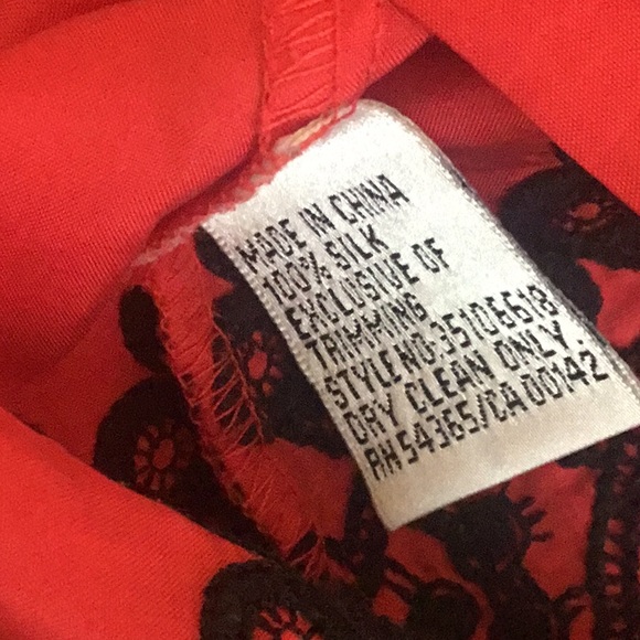 Peter Nygard Red Silk Embroidered Women’s Top - Picture 9 of 11